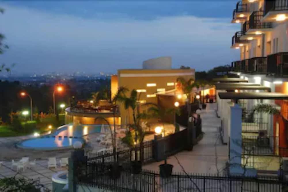 Marbella Suites Bandung Cimenyan Eksteriør bilde